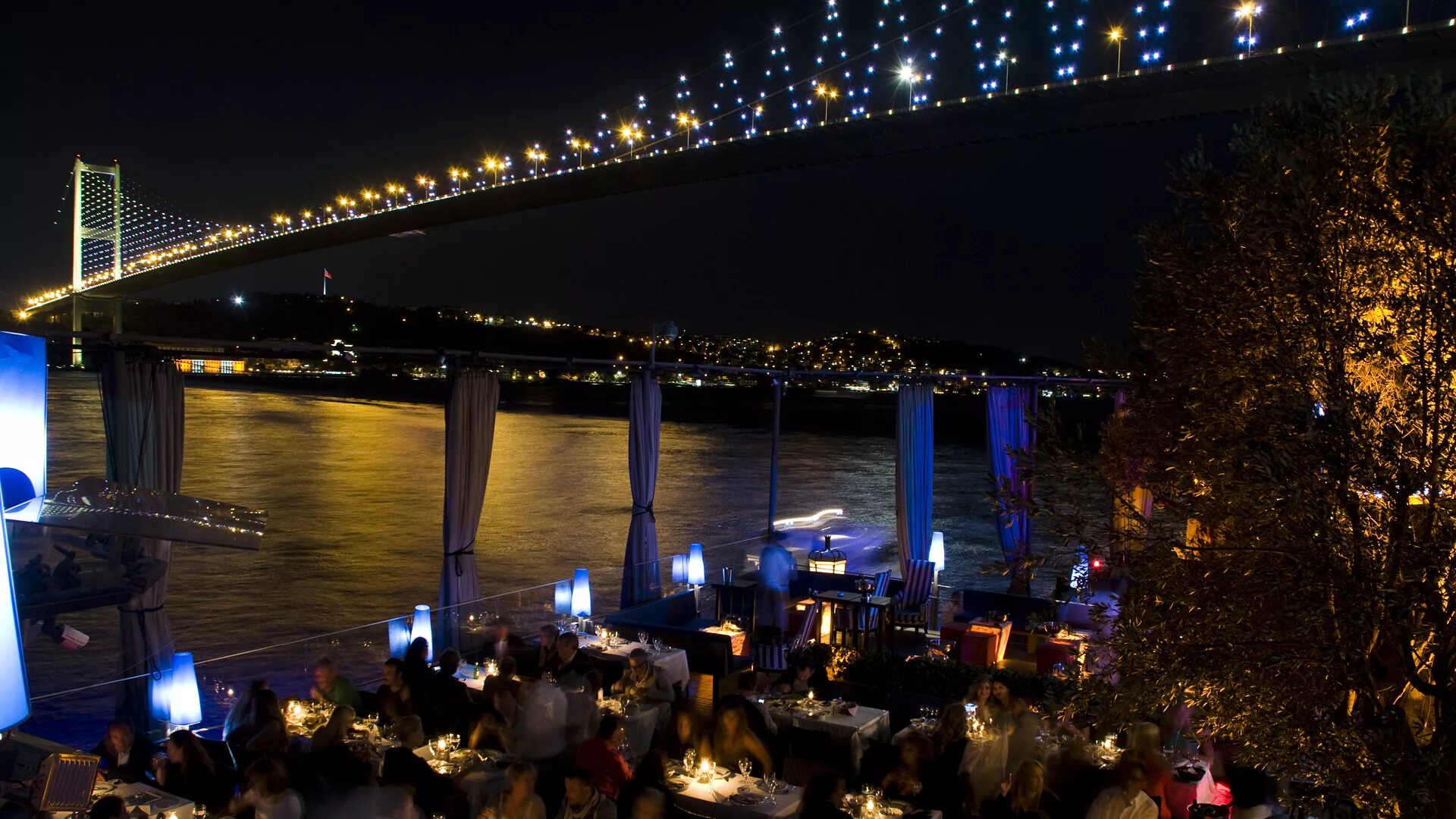 Клуб олигарх в стамбуле. Рейна хейрин. Reina. Reina. Звучи эуфониум рейна.