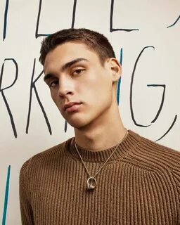 Dior исполнитель