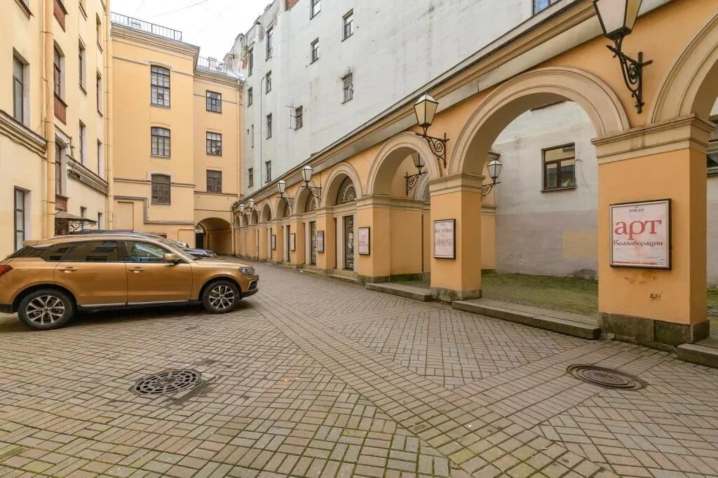 Большая конюшенная улица 11 санкт-петербург отель. Конюшенная улица 11. Дворы капеллы большая конюшенная ул 9 санкт-петербург. Дворы капеллы большая конюшенная ул 9 санкт-петербург. Большая конюшенная улица, 11б.