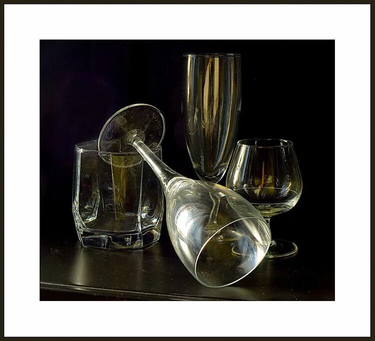 стеклянный натюрморт. стеклянные предметы. стеклянные предметы. стеклянные предметы. стеклянные предметы.