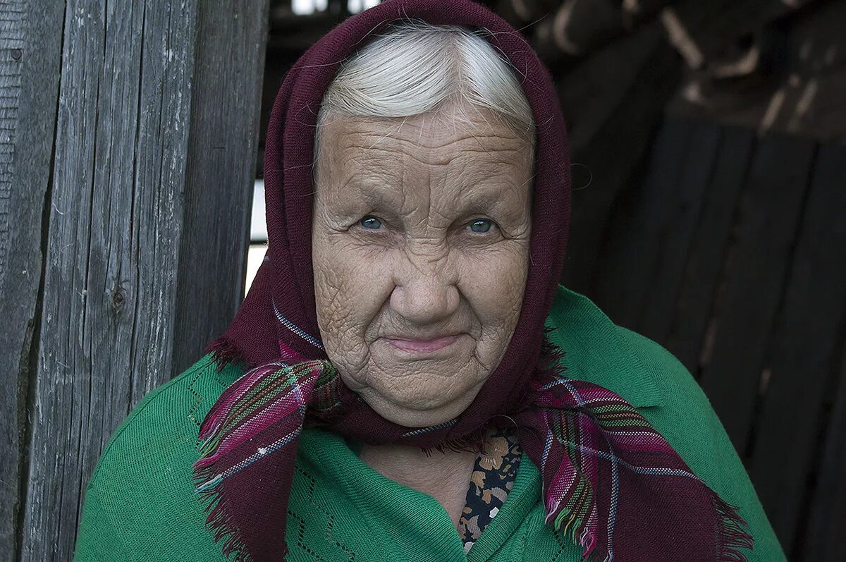 Мохнатка бабушки. Сердитая бабушка. Баба Аня. Фото бабушки.
