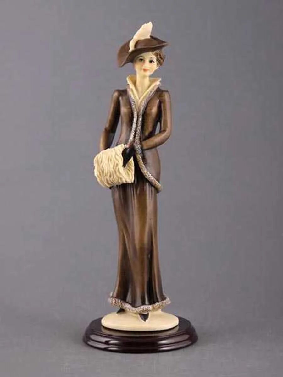 Статуэтка "дама в синем" elite & fabris. Статуэтки. Статуэтки из полистоуна дамы. Статуэтки фарфор лефард. Фигурки и статуэтки лефард.