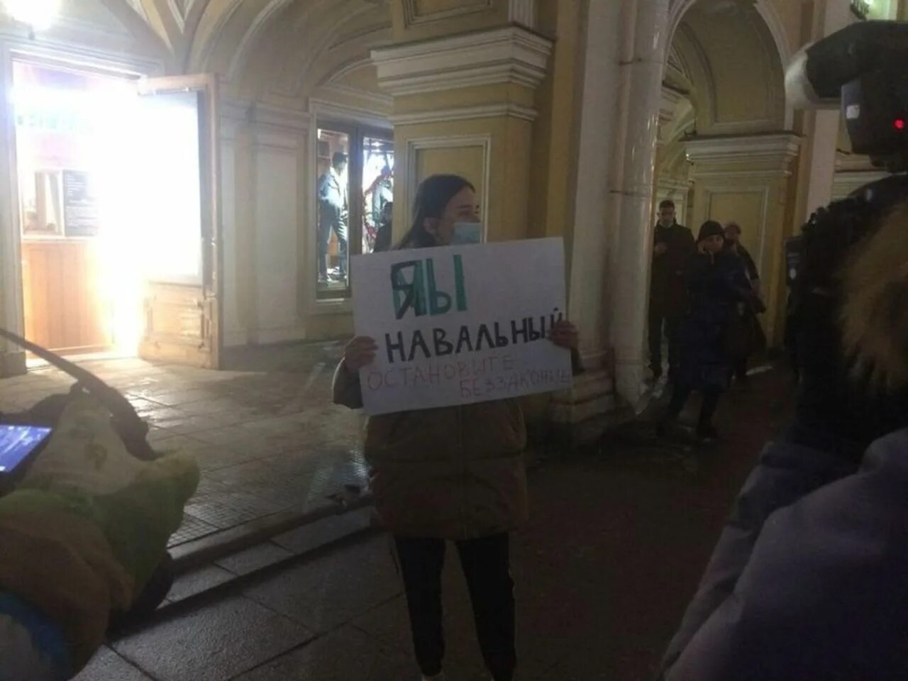 Прощание с навальным в петербурге. Штаб Навального Владивосток. Митинг в поддержку Навального Владивосток. Навальный во Владивостоке фото. Имущество Навального.