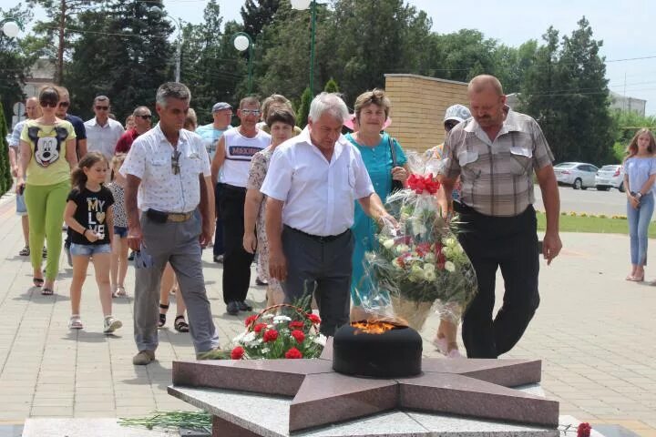 Краснодарский край Новопокровский район станица Новопокровская. Вечный огонь станица Новопокровская. Погода новопокровском районе п новопокровский