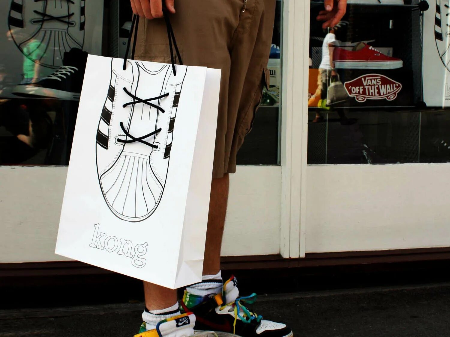 Креативные бумажные пакеты. Необычные бумажные пакеты. Необычные фирменные пакеты. Креативные пакеты. Креативные пакеты с логотипом.