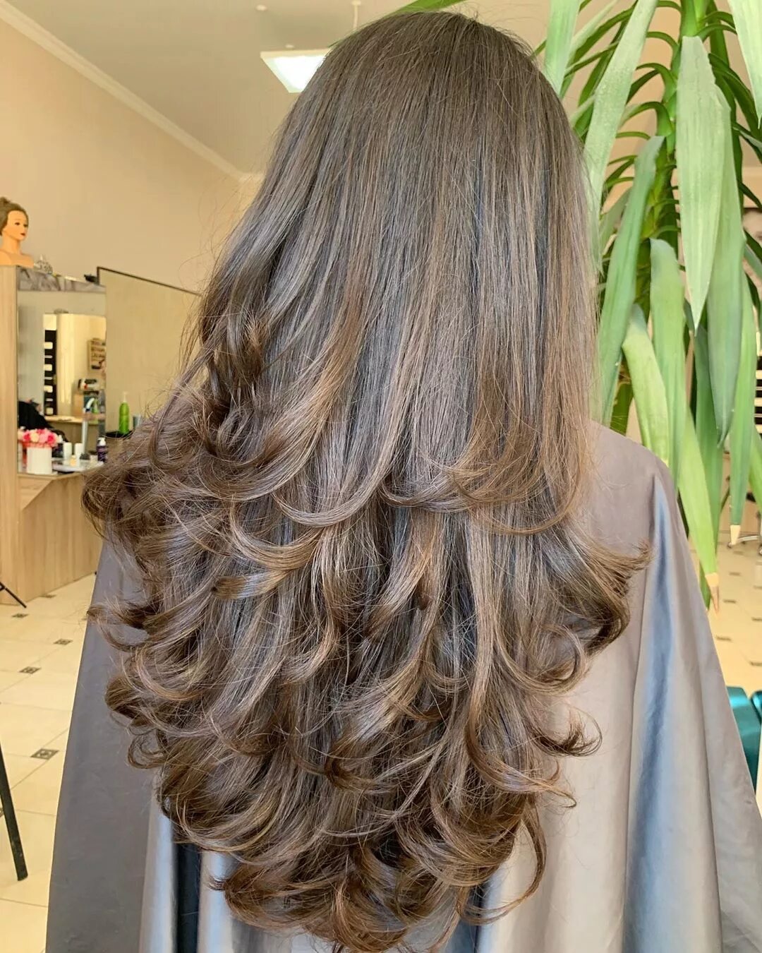 Многослойные стрижки каскадные на длинные волосы. Двухуровневый каскад. Удлиненный каскад градуированный. Как выглядит длинный каскад. Двухуровневый каскад.