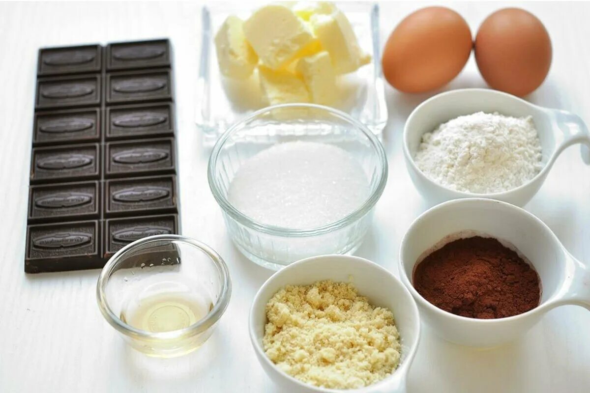 Какой основной ингредиент. Шоколадный фондан Ингредиенты. Ингредиенты для приготовления шоколада. Ингредиенты для домашнего шоколада.