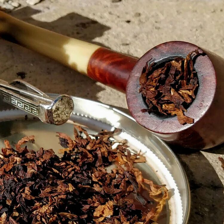 С табачком трубочку курил. Трубочный табак Pipe Tobacco. Стивенсон табак трубочный. Трубчатый табак. Фруктовый табак для трубки.