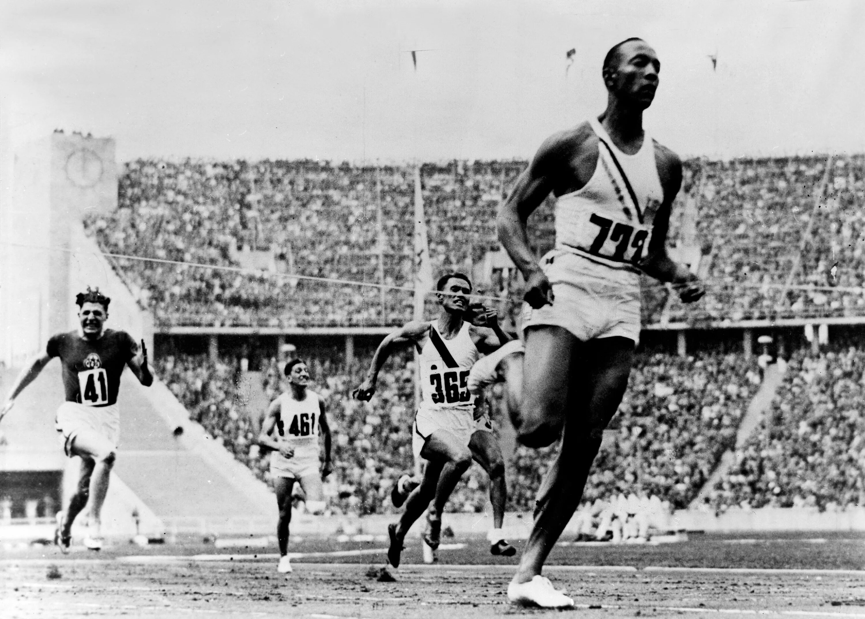 Победитель первых олимпийских игр по бегу. Джесси Оуэнс 1936. Олимпийские игры 1936 Джесси Оуэнс.