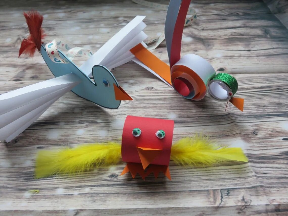 Birds theme. Птичка из картона и бумаги. Bird Craft for Kids. Упнзе Crafts for Kids. Bird Folding Craft.