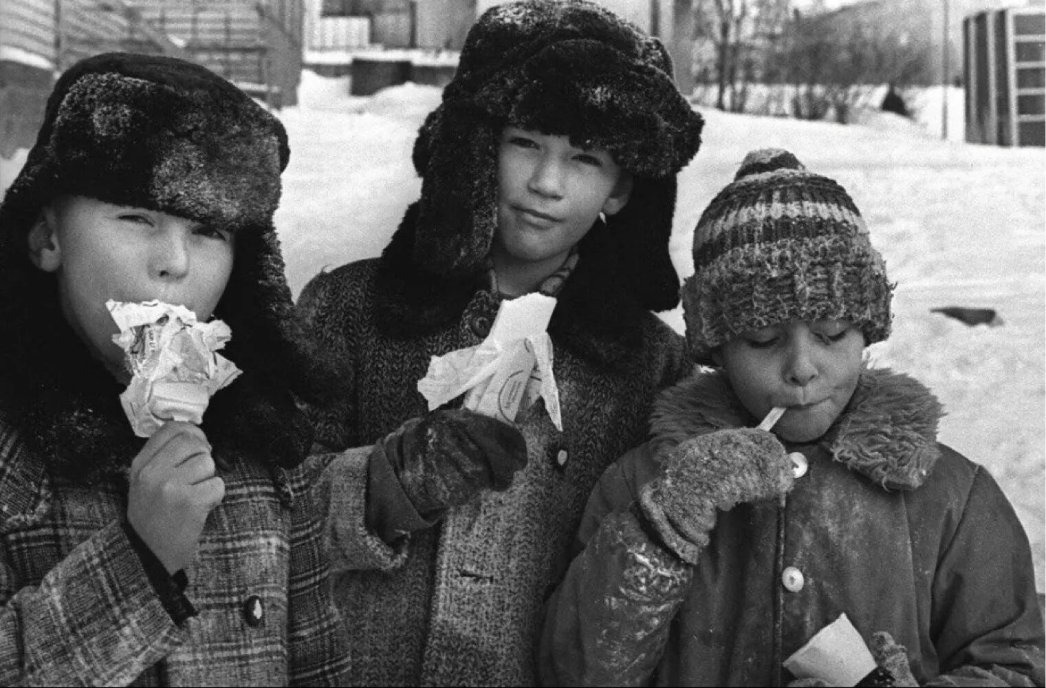 Где ели людей. Детство СССР 80е. Советское детство зимой. Мороженое зимой. Дети 80-х годов.