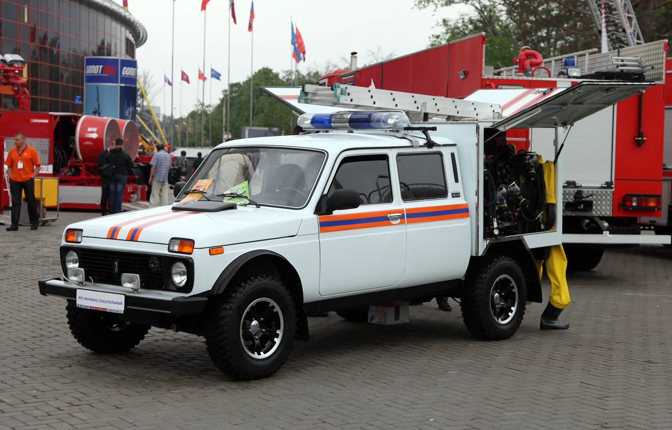 ВИС-294611 аварийно-спасательный автомобиль. Нива ВИС 294611. «Нива»-ВИС-294611 МЧС. Нива ВИС 2946. Аварийно спасательные машины