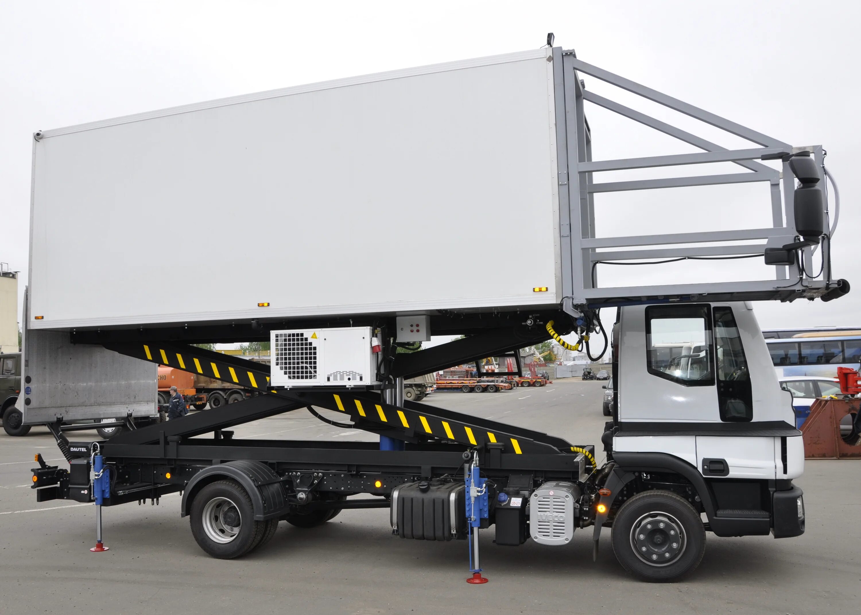 Автолифт. Мобильный подъемник autolift 3000. Автолифт mallaghan ct8000. Автомобильный подъемник autolift 3000. Автомобильного подъемника автолифт 3000.