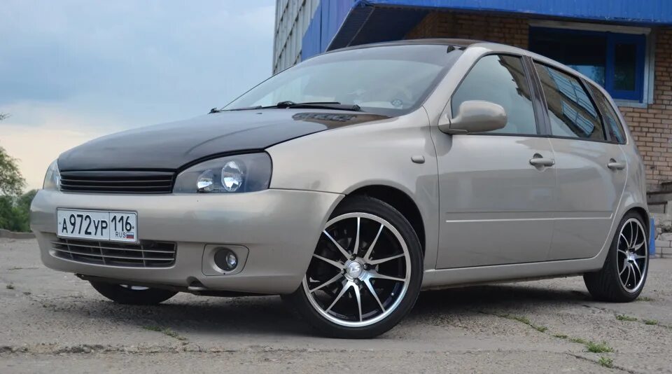 Калина универсал на r13. Лада калина хэтчбек 1 на 14 литых дисках. Лада калина 1 r15. Калина 1 литые диски. Диски на lada kalina r14.