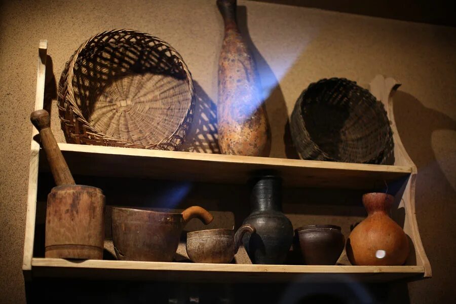 этнографический музей кчр. народы северного кавказа адыги. черкесы адыгэ хабзэ. быт кабардинцев. убранство сакли народов кавказа.