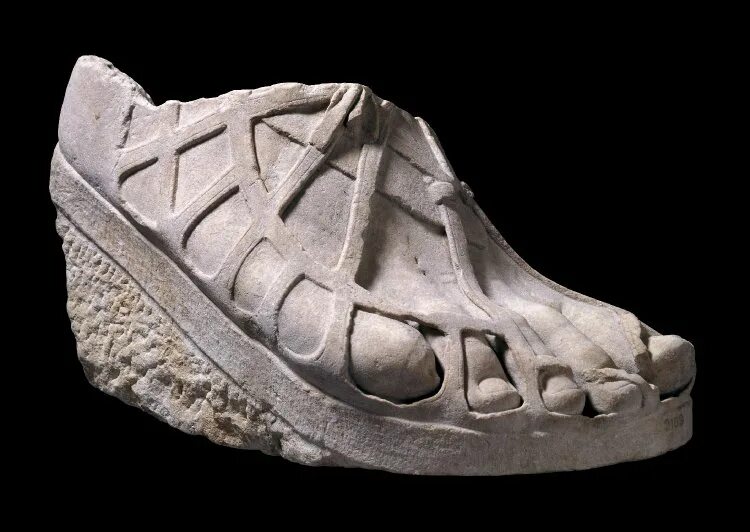 Римский сандаль. Обувь Солеа древний Рим. Calceus обувь древний Рим. Обувь древнего Рима кальцеи. Обувь римлянок в древнем Риме.