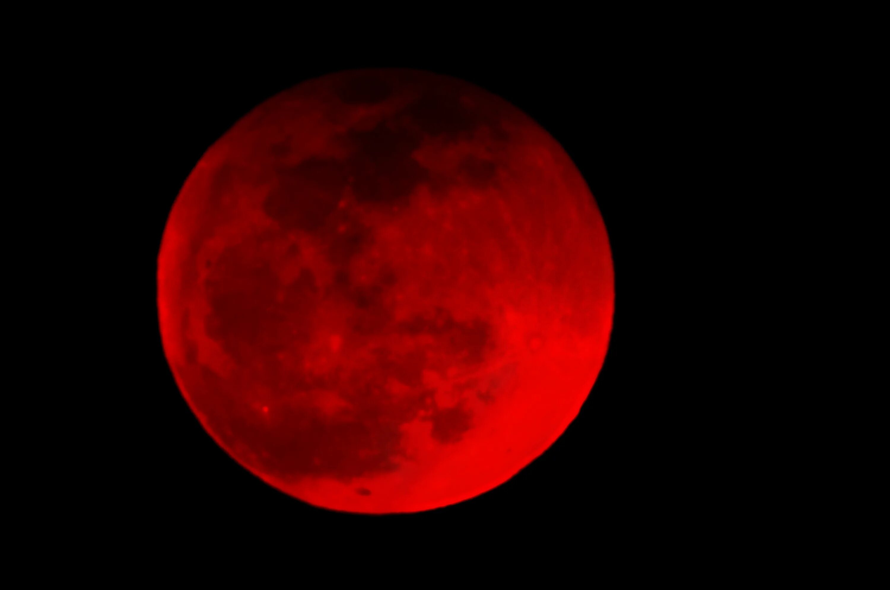 Черный цвет кажется красным. Лунное затмение Кровавая Луна. Moon Eclipse 2021. Лунное затмение 19 ноября 2021. Кровавое суперлуние 2022.