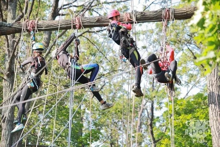 Спортивный туризм пермского края. Спортивный туризм. Туристическое многоборье. Соревнования по спортивному туризму. Спортивный туризм природные соревнования.