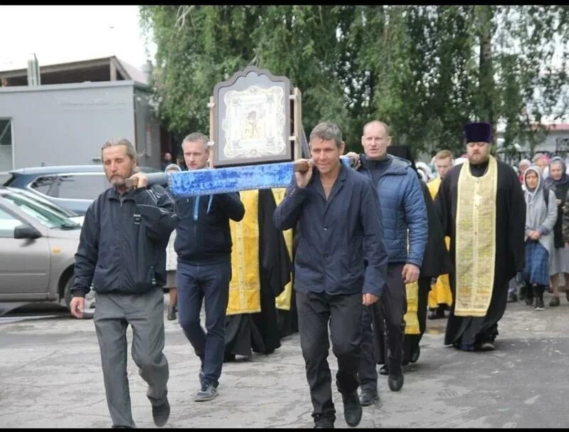 Прогноз на сегодня в сызрани. Крестный ход в Боголюбово. Крестный ход у храма. Покровский монастырь крестный ход. Крестный ход Юность.