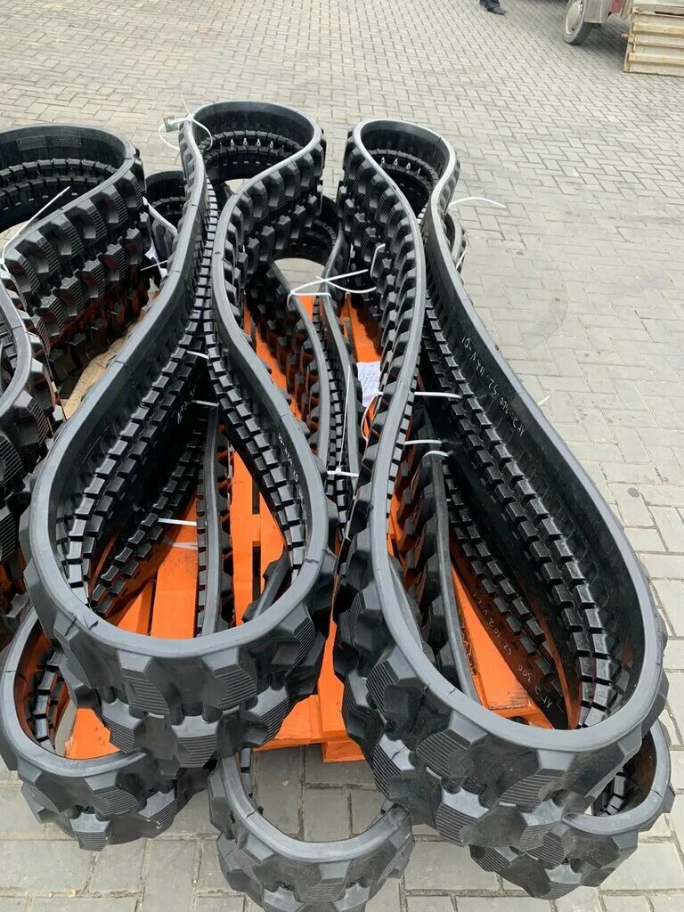 гусеница капустной белянки. гусеница бабочки белянки. гусеница т320 15"x136"x1. гусеница капустной белянки. гусеница 28 28.