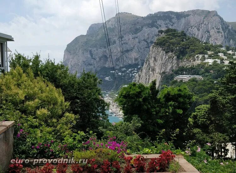 Духи с острова капри. Род остров капри. Город капри род. Капри италия 1920х1280. Анакапри самые красивые места.