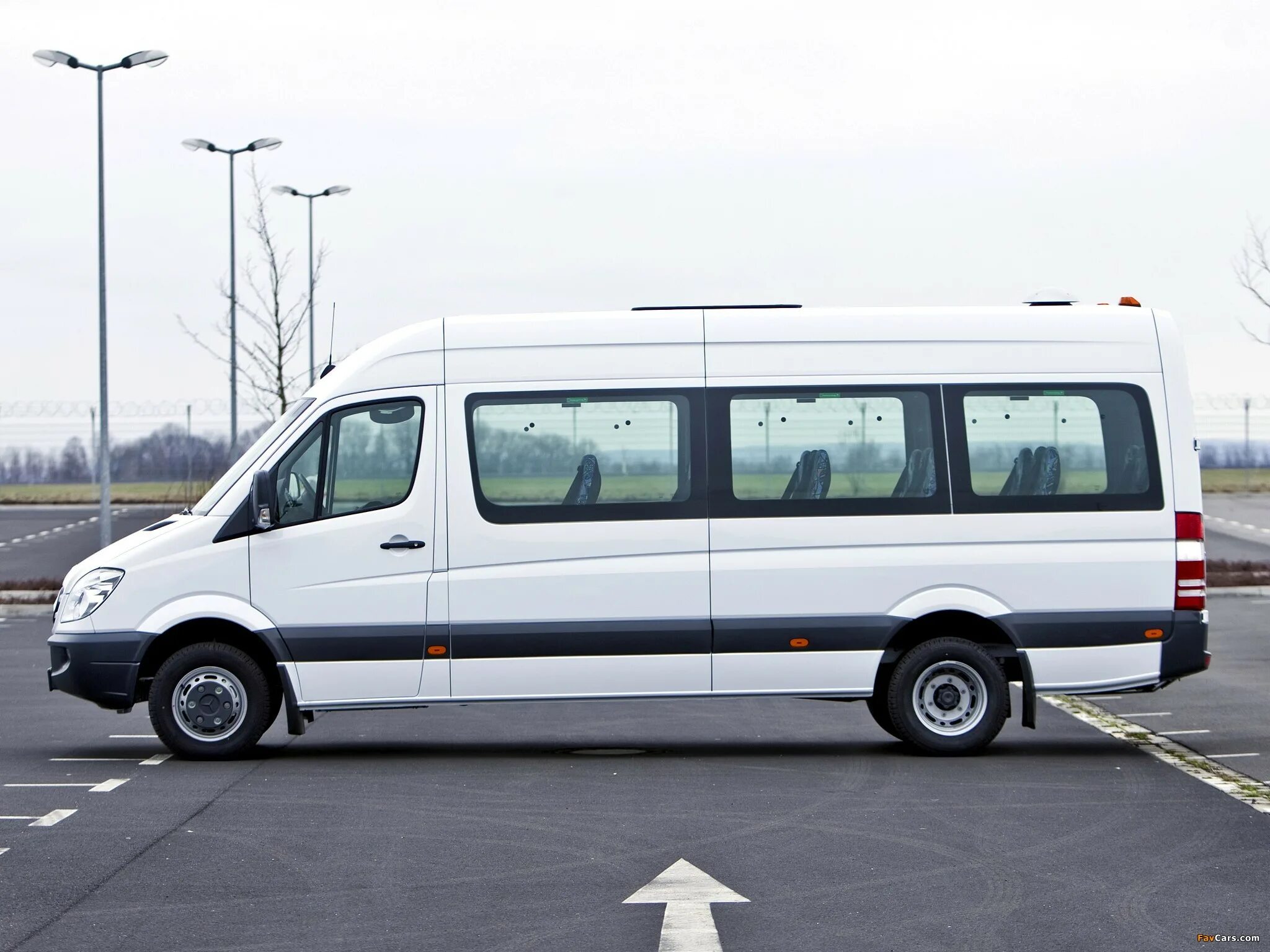 Mercedes-Benz Sprinter transfer 35 2006 года. Мерседес Спринтер пассажирский. Трансфер Мерседес Спринтер. Mercedes Benz Sprinter transfer 515.