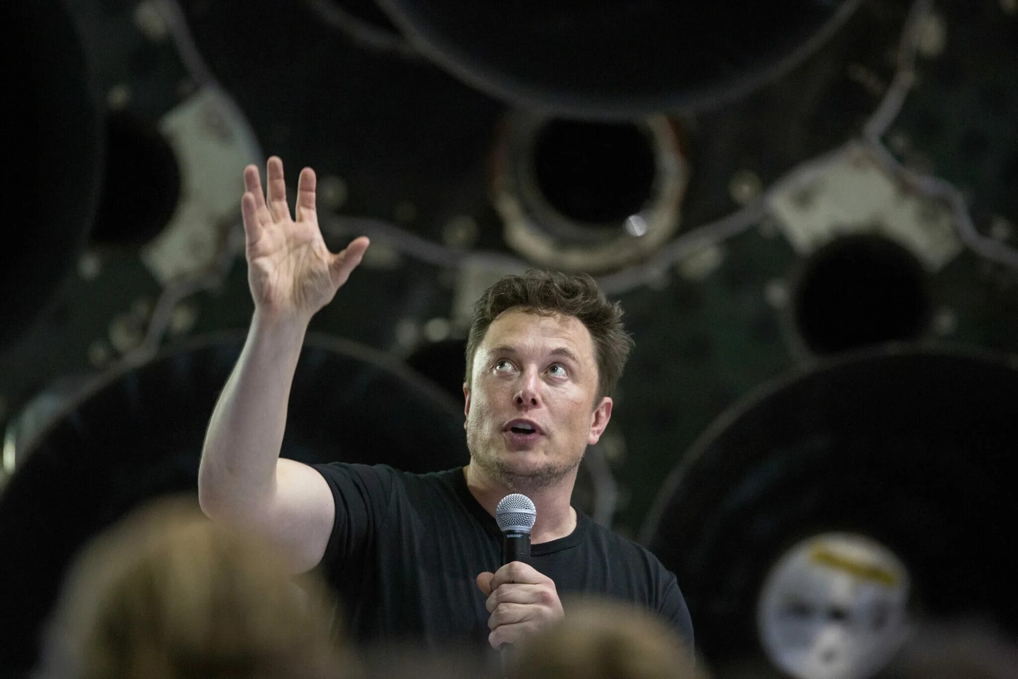 Илон маск 2. Илон маск 1920 1080. elon musk phone. elon musk starlink. руки илона маска.