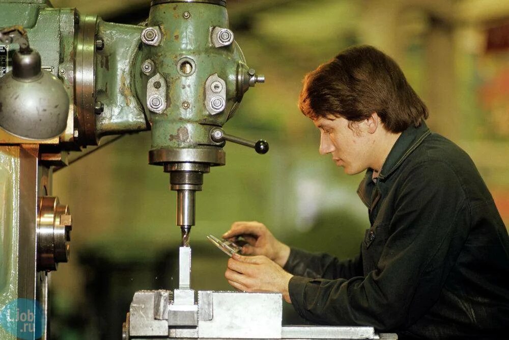 Токарь. Токарь универсал. Вакансии токаря в твери. Токарь фрезеровщик. Профессия токарь расточник.