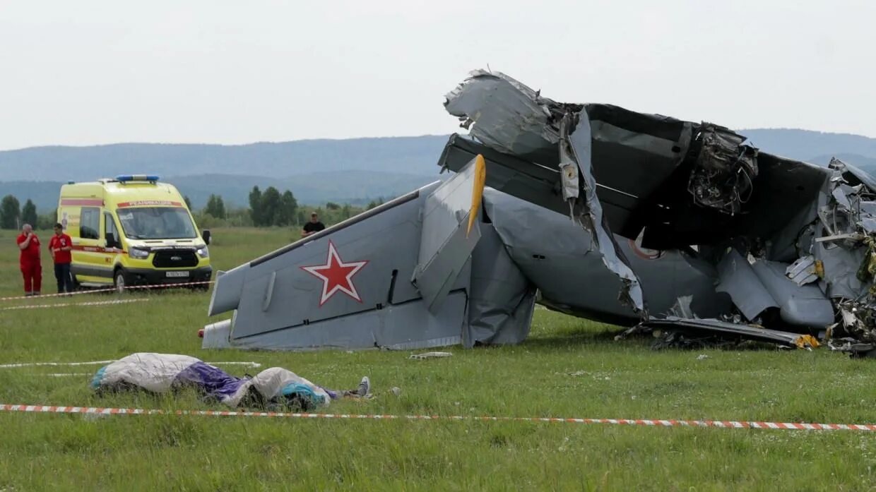 Энгельс происшествие на аэродроме. Катастрофа л 410 в Кемерово. Л-410 самолет.
