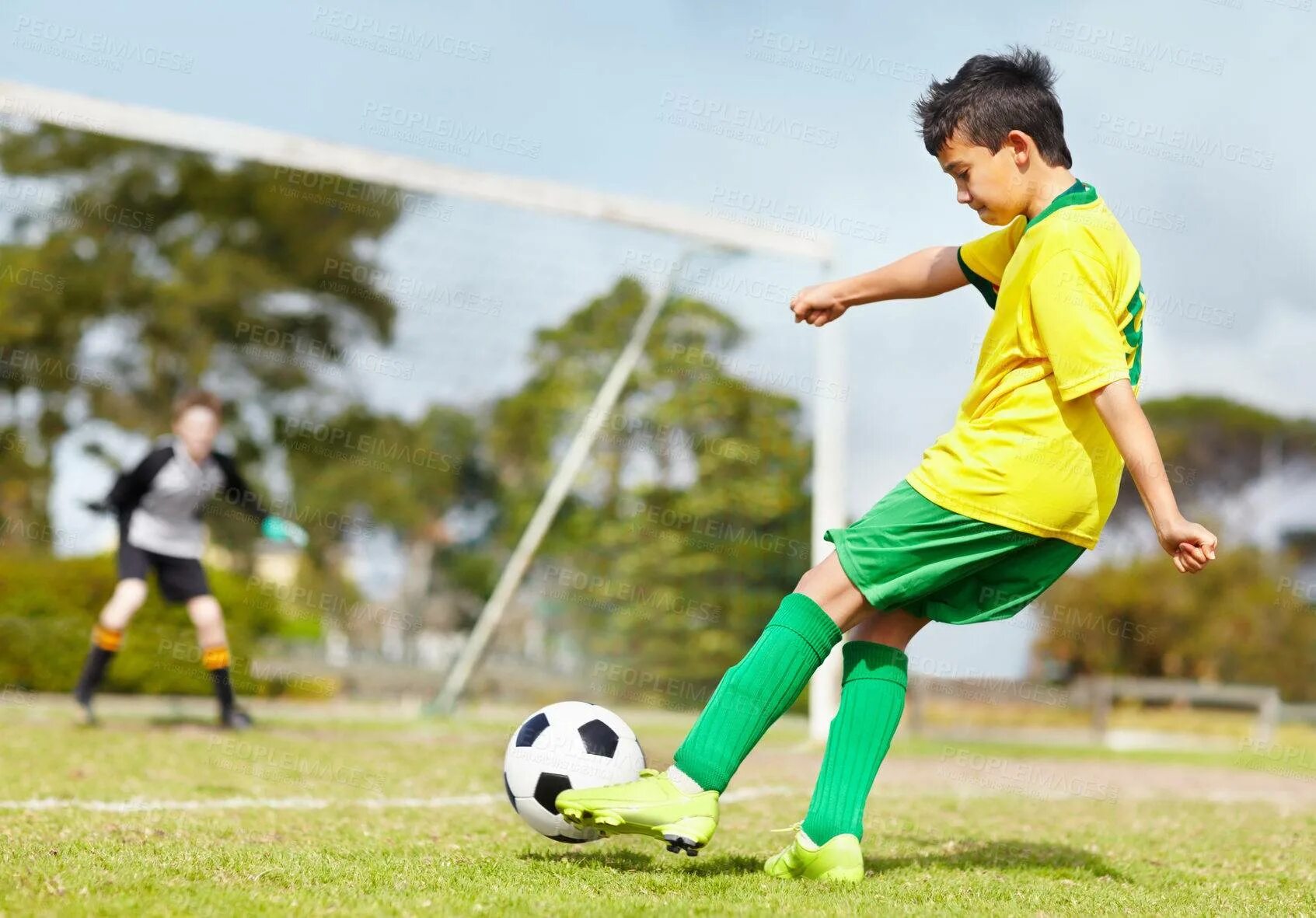 Детский футбол. Футбол дети. Дети футболисты. Мальчик футболист. I can playing football