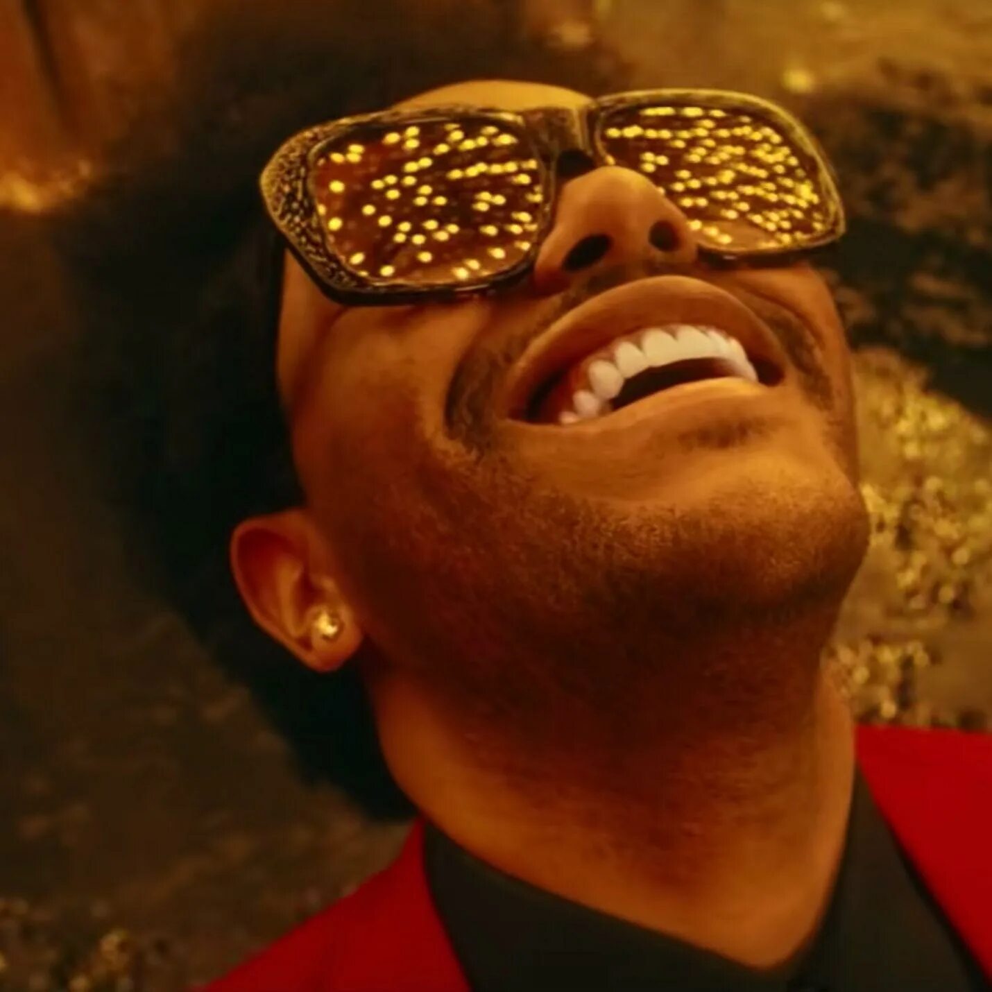 Lmfao солист группы. Группа lmfao redfoo. Клип большие головы. Негр 2000 клип. Mike posner i took a pill in ibiza seeb remix.
