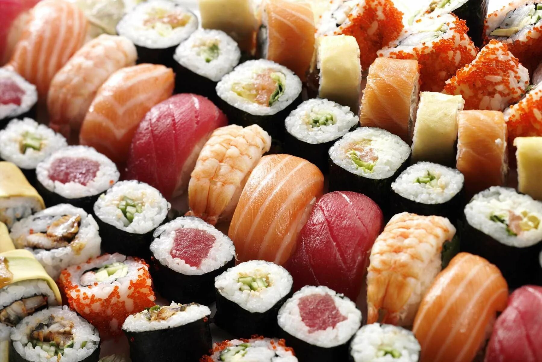 Япончик Омск суши. Суши и роллы. Очень красивые роллы. Огромные суши.