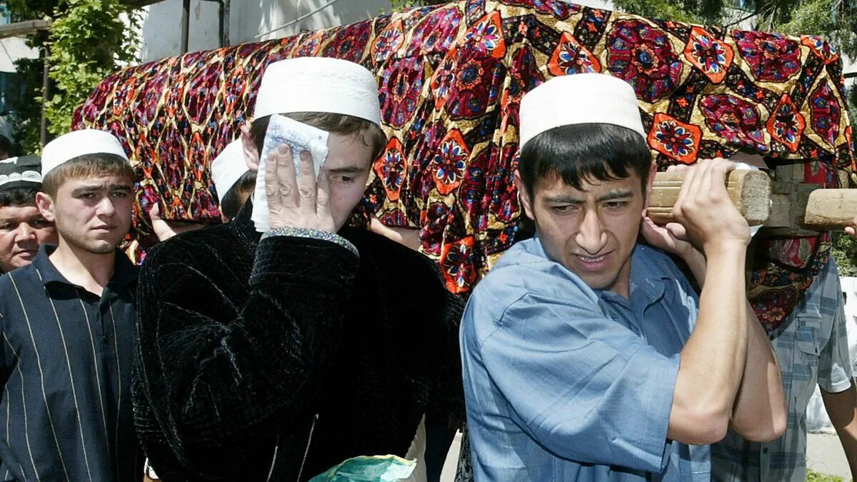 2005 Год. Узбекистан. Андижанская резня. Мятеж в Андижане Узбекистан 2005. Узбек рубили
