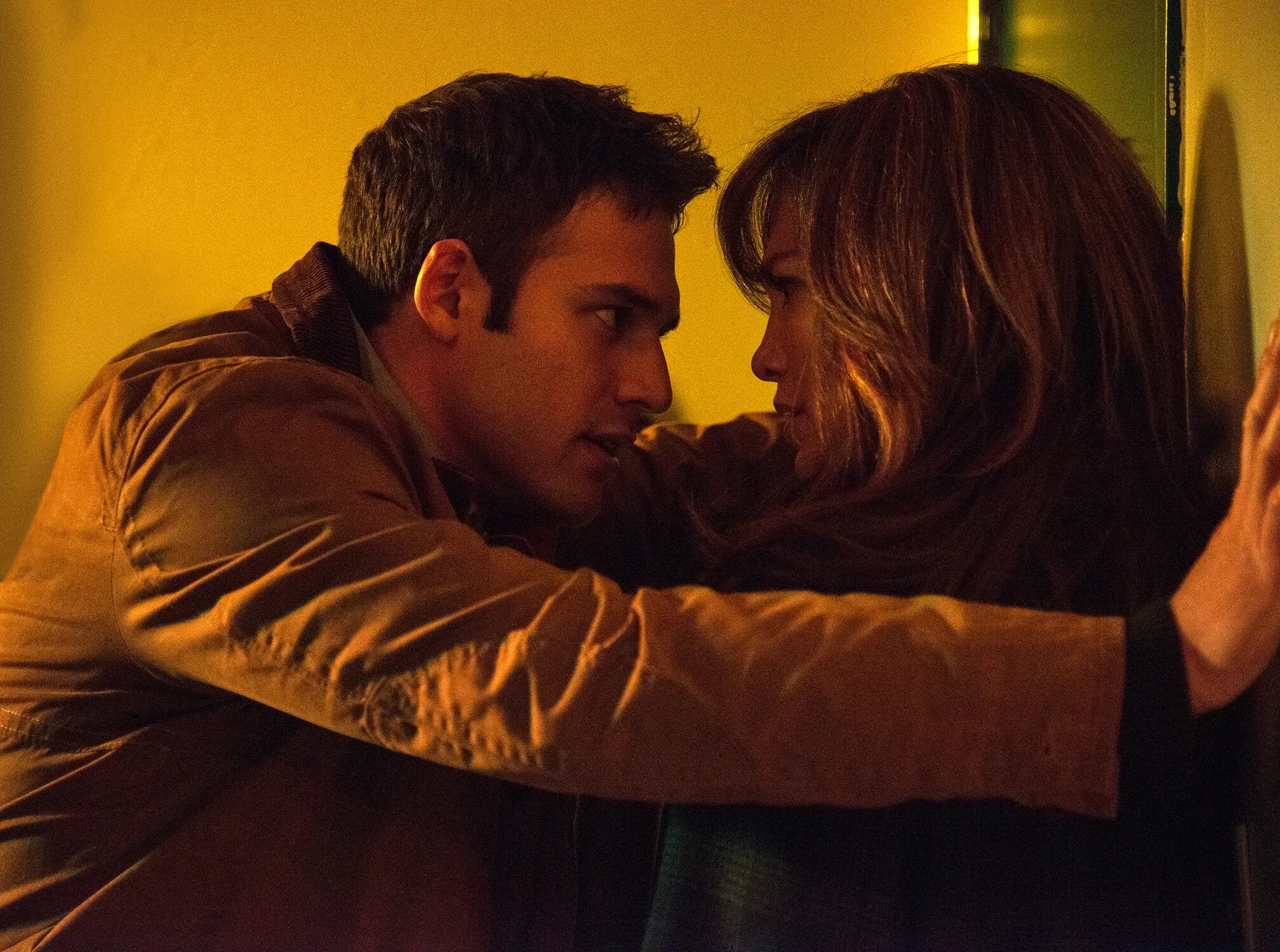 Отвергла потом влюбилась. Райан Гузман поклонник. Поклонник the boy next Door 2015. Фильм поклонник с Дженнифер Лопес. Райан Гузман в фильме поклонник.