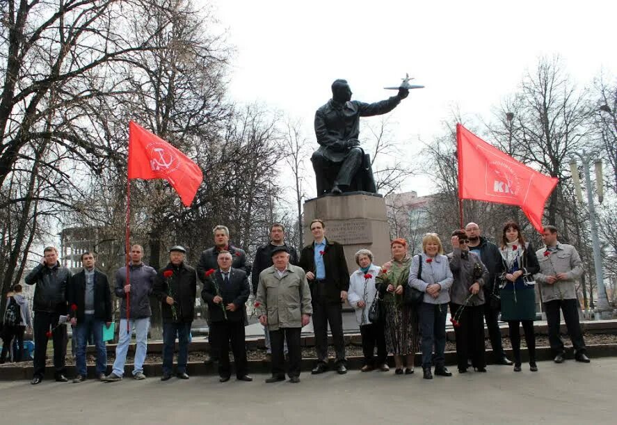 Орловский комсомолец. Коммунист орёл. КПРФ Орел. Какая сегодня памятная