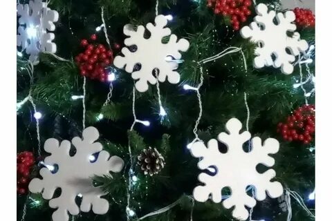 Кружат белые снежинки