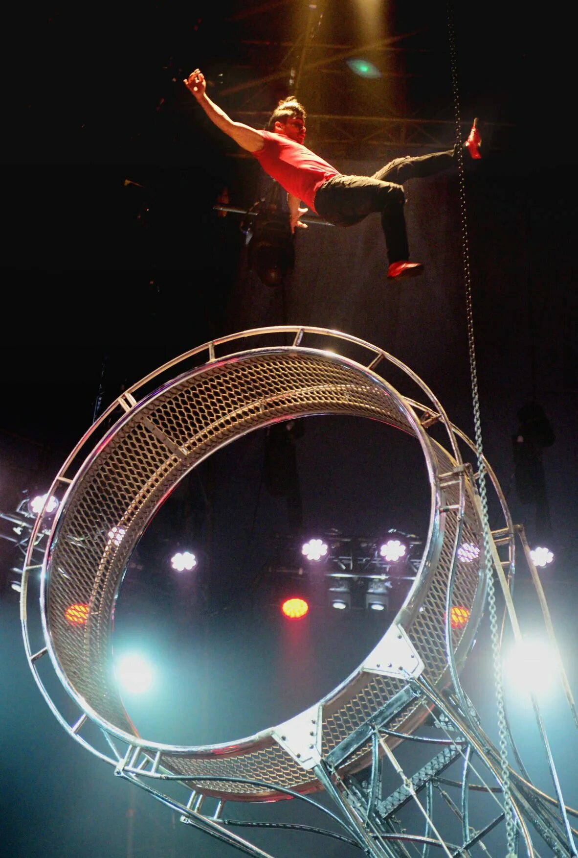 Международный цирковой фестиваль в монте-карло. Void защита цирковой башни. Цирк дю солей монреаль. Представление в советском цирке. Французский цирк.