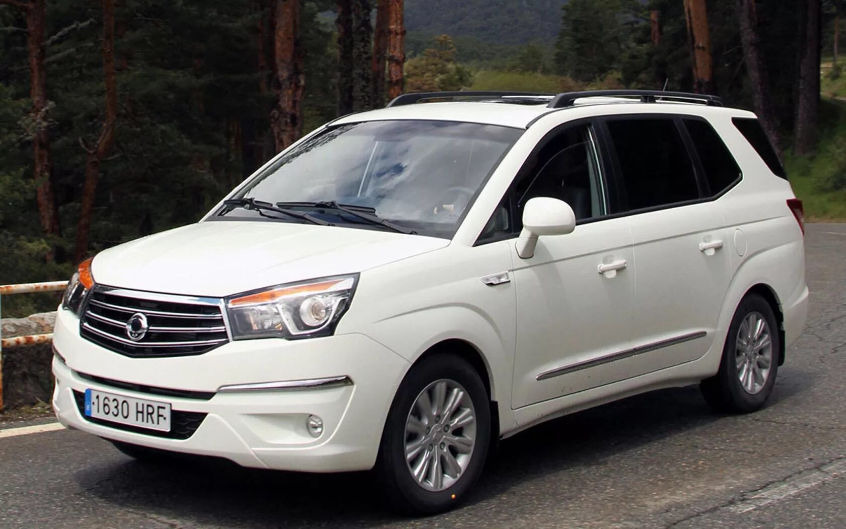 Санг енг ставик купить. SSANGYONG минивэн Stavic. SSANGYONG Stavic 2013. SSANGYONG Rodius Stavic. Санг Йонг Ставик 2014.