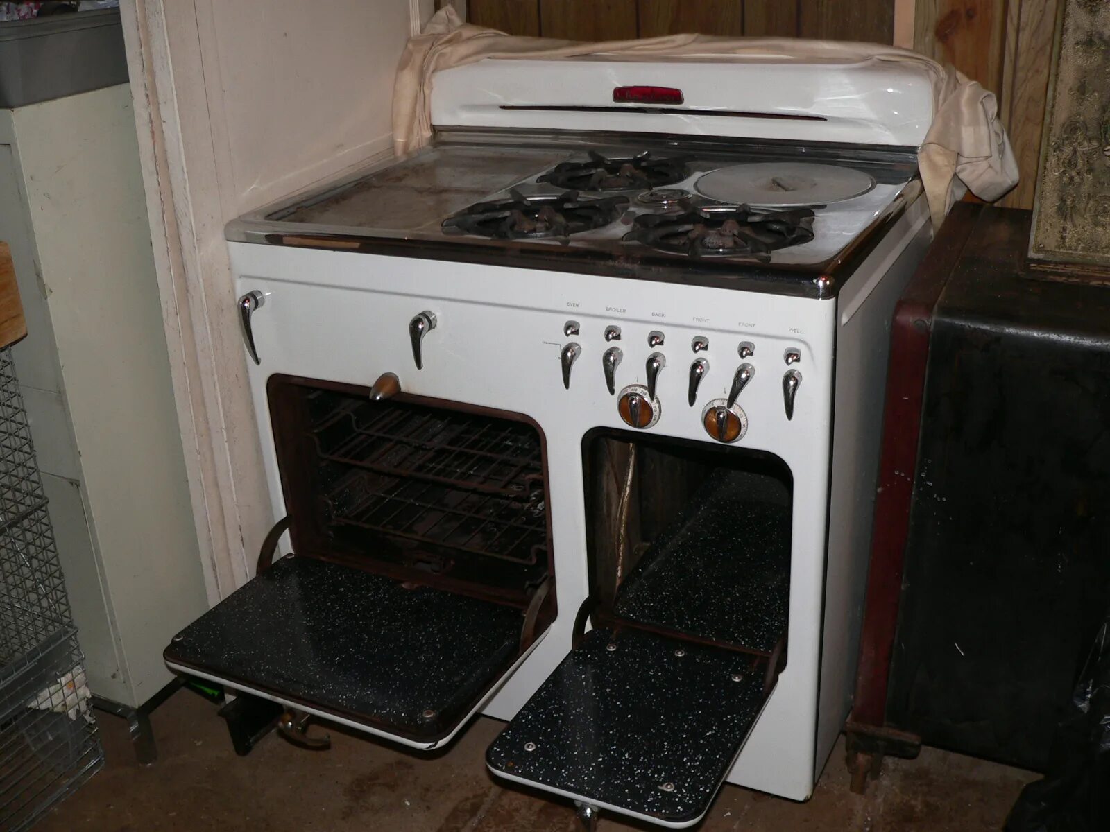 Куплю старую плиту. Старая кухонная плита. Старая американская газовая плита. Французские газовые плиты. Старая электроплита.
