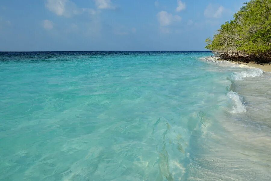 Индийский океан какая вода. Мальдивы Сейшелы Маврикий. Индийский океан. Цвет индийского океана. Индийский океан цвет воды.