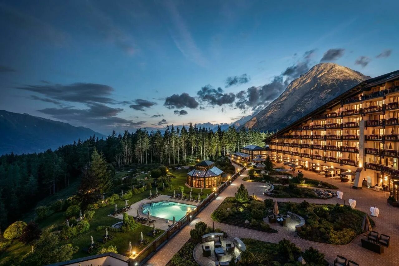 Mountain hotel. Интеральпен отель Тироль. Отель Interalpen Австрия. Тироль Австрия. Отель в горах Тироль.