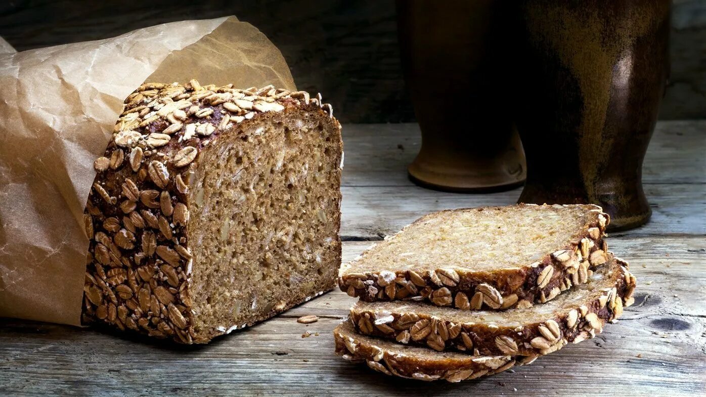 Хлеб из овсяных отрубей. Цельнозерновой хлеб. Хлеб с семечками. Хлеб злаковый. Хлеб цельного зерна.