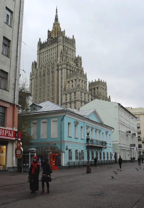 Большая арбатская. Москва Арбат МИД. МИД высотка на Арбате. Арбат 55 МИД. Арбат Москва со стороны МИДА.