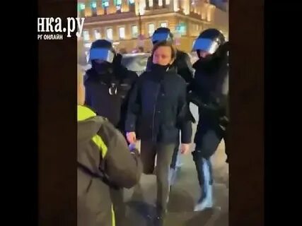 Били ногами в животы