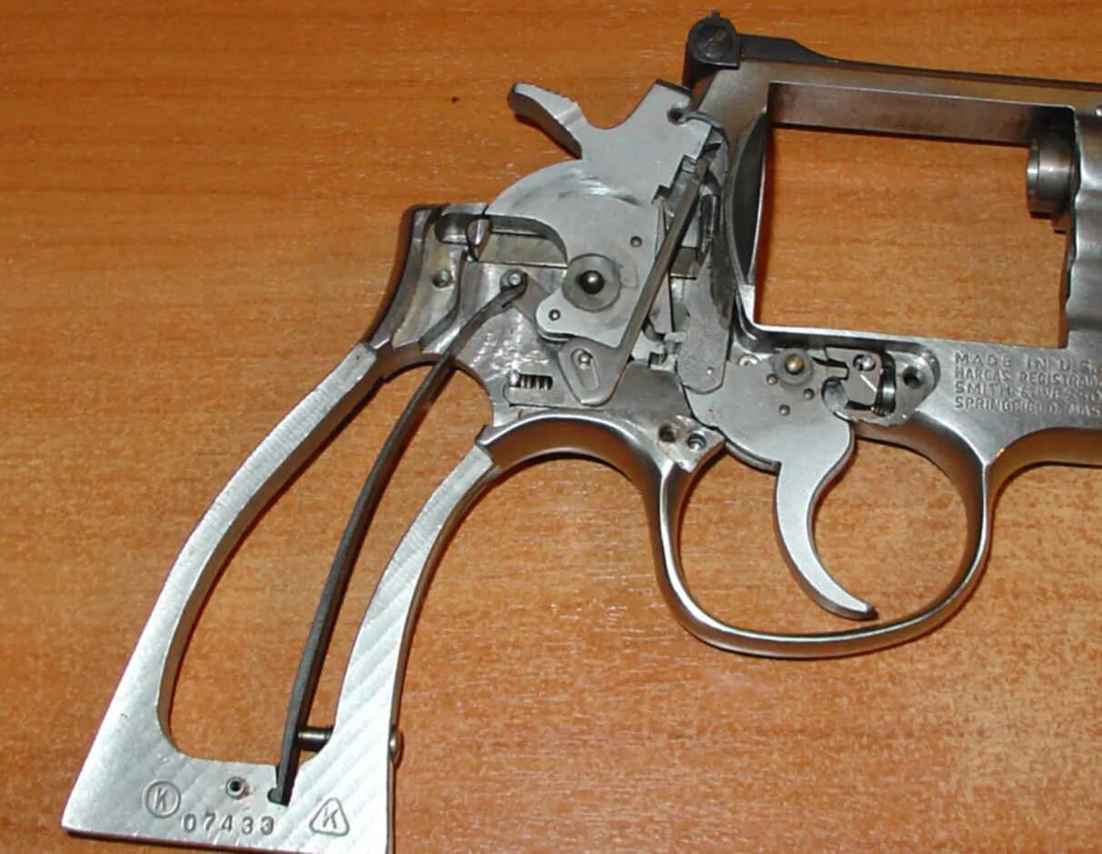 Револьвер chamelot delvigne. Наган 1878. Усм револьвера кольт 1835. Револьвер наган усм. Colt new service m1909.