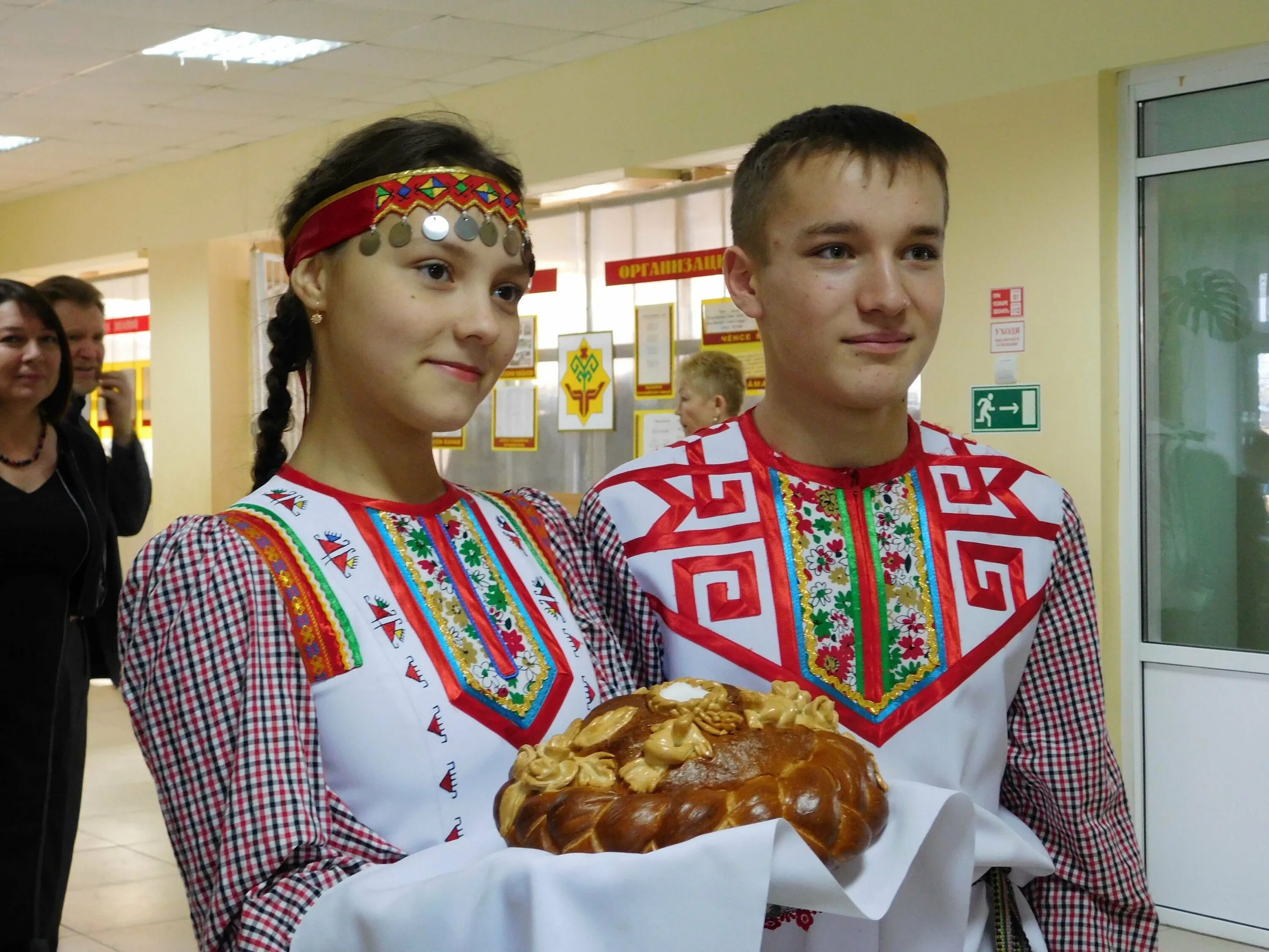 В чувашской республике живут. Чувашская Республика Чувашия. Чувашская Республика Чебоксары. Чувашский наряд. Чувашский национальный свадебный костюм.