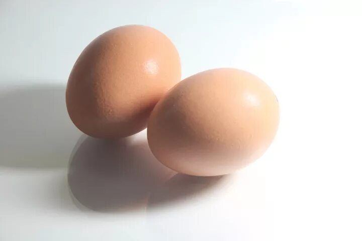 Two eggs. Гладкие яйца. Два яйца. Два куриных яйца. Гладкий я.