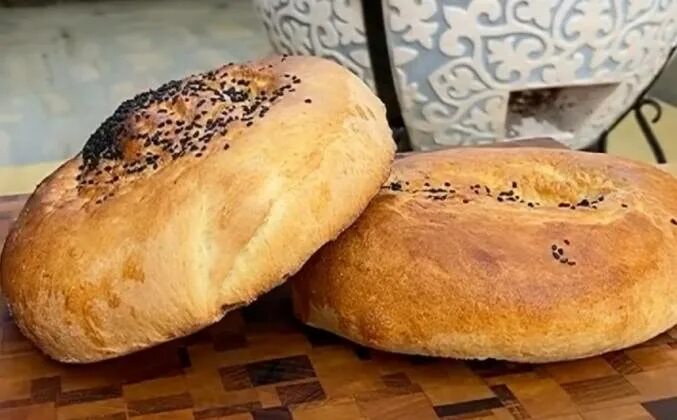 Узбекские лепешки в тандыре рецепт. Узбекистан тандир нон. Лепешки узбекистана. Тандыр чурек. Лепешка тандырная.