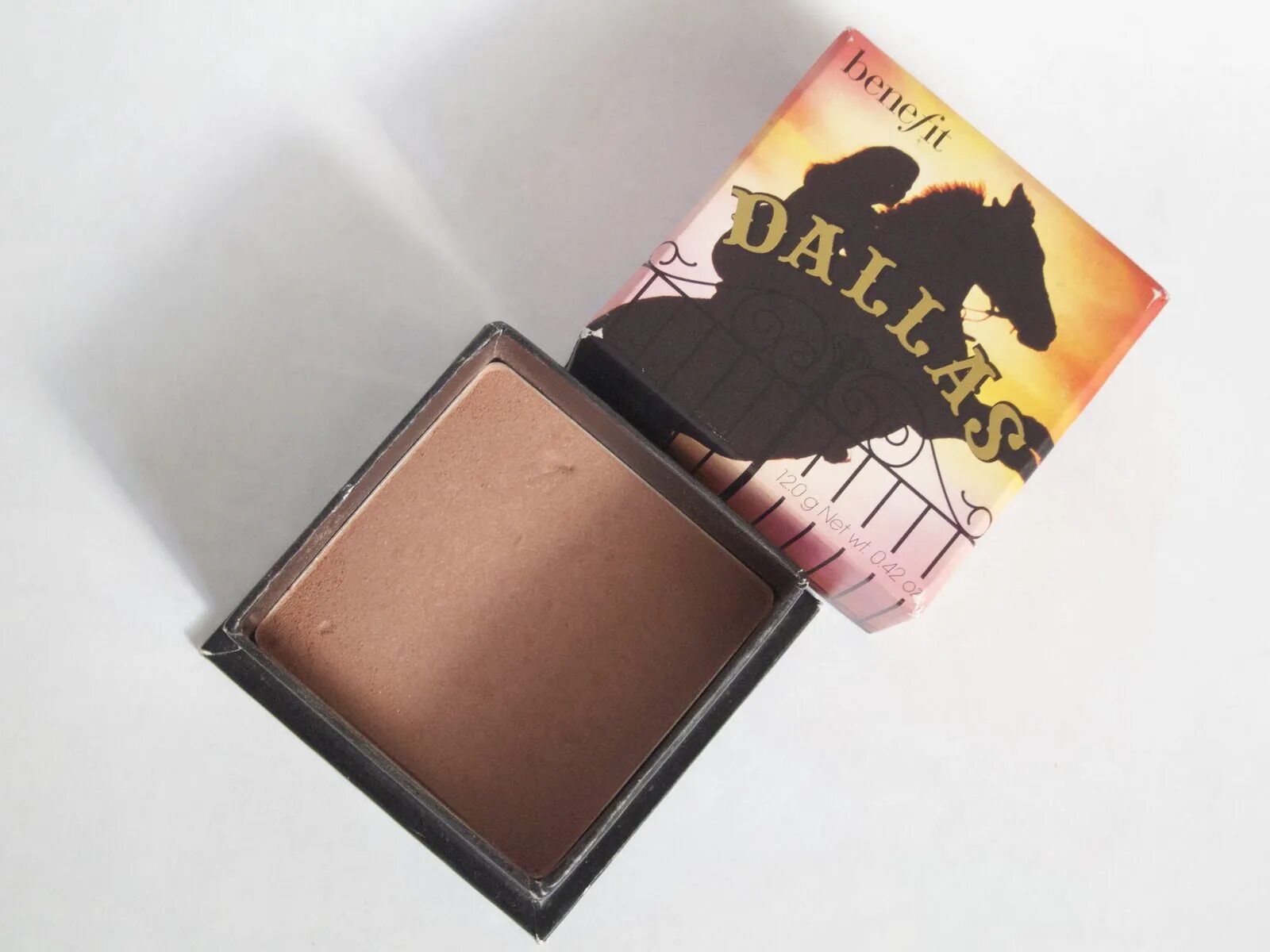 Benefit both. Бронзер бенефит dallas. benefit dallas бронзирующая пудра. даллас бенефит свотчи. румяна dallas benefit.