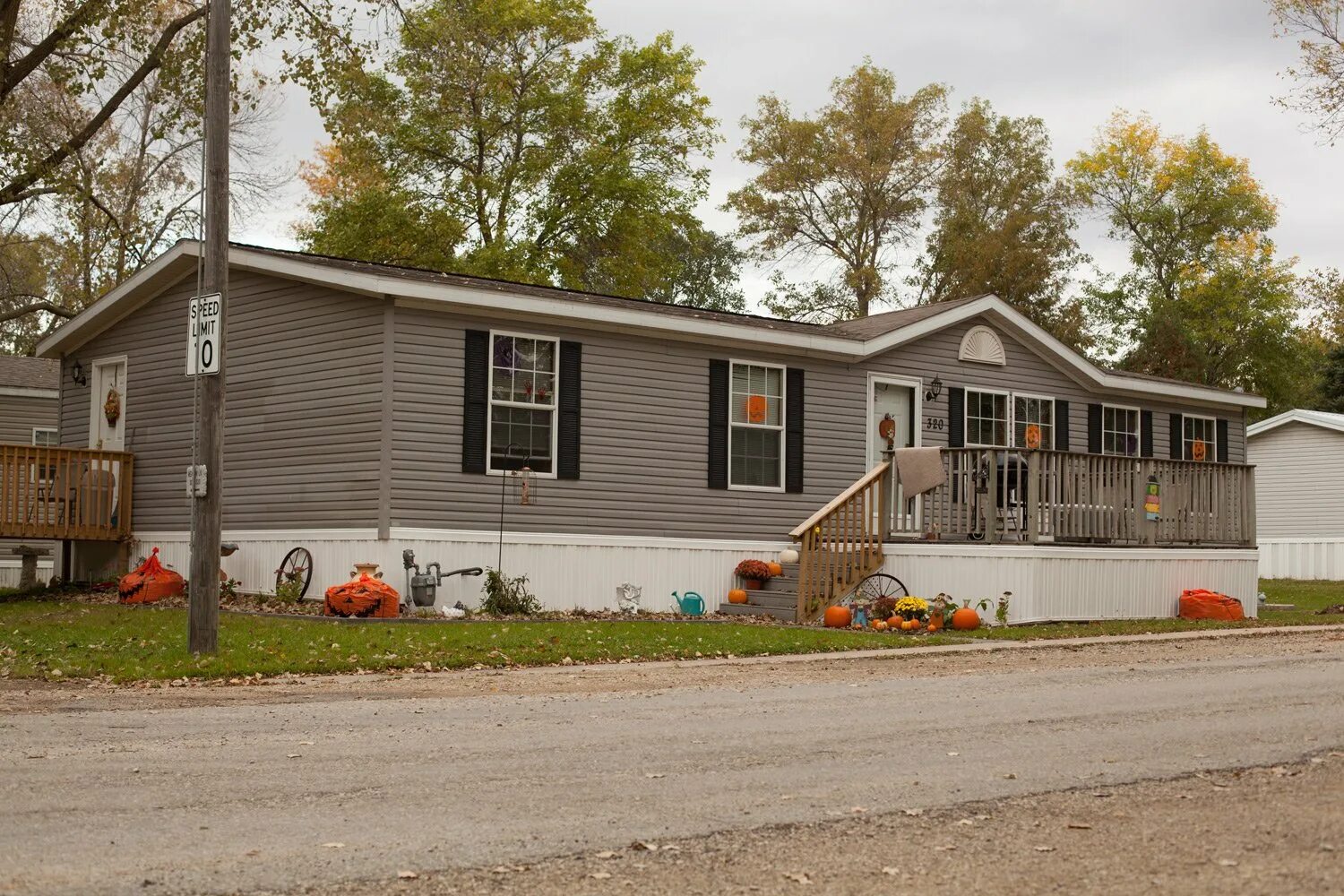 Комьюнити деревня. Творчество комьюнити деревня. Деревня флакон. Village USA. Village community